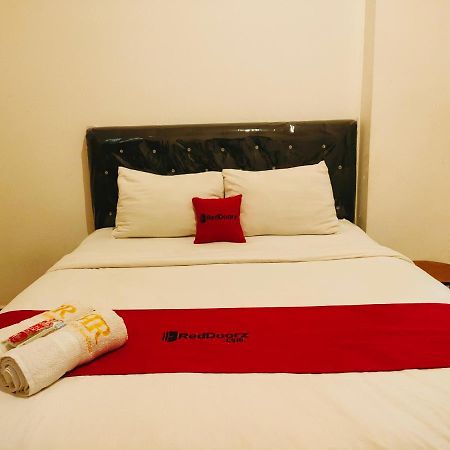 Reddoorz At Sukomanunggal Surabaya Exterior foto