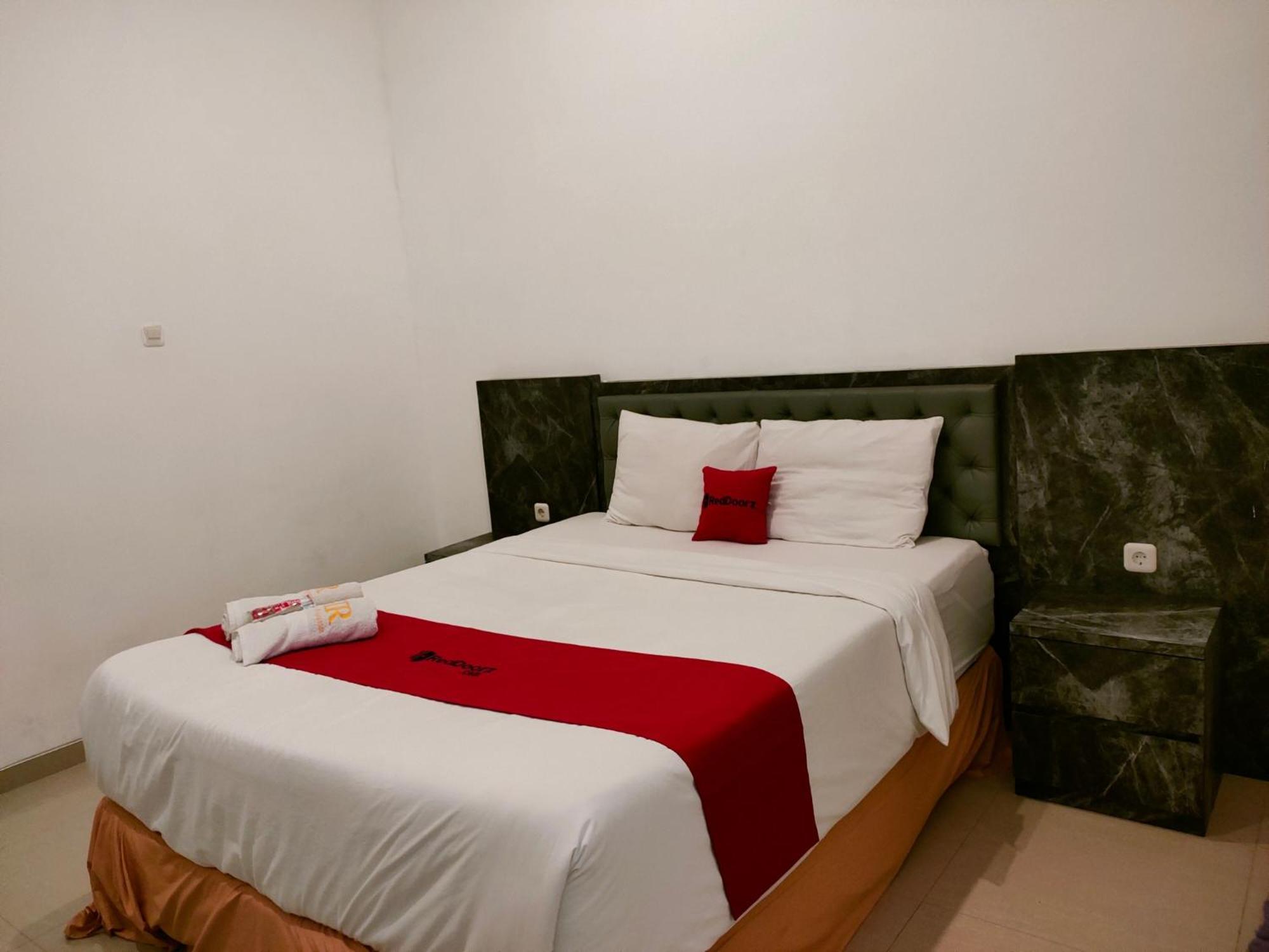 Reddoorz At Sukomanunggal Surabaya Exterior foto